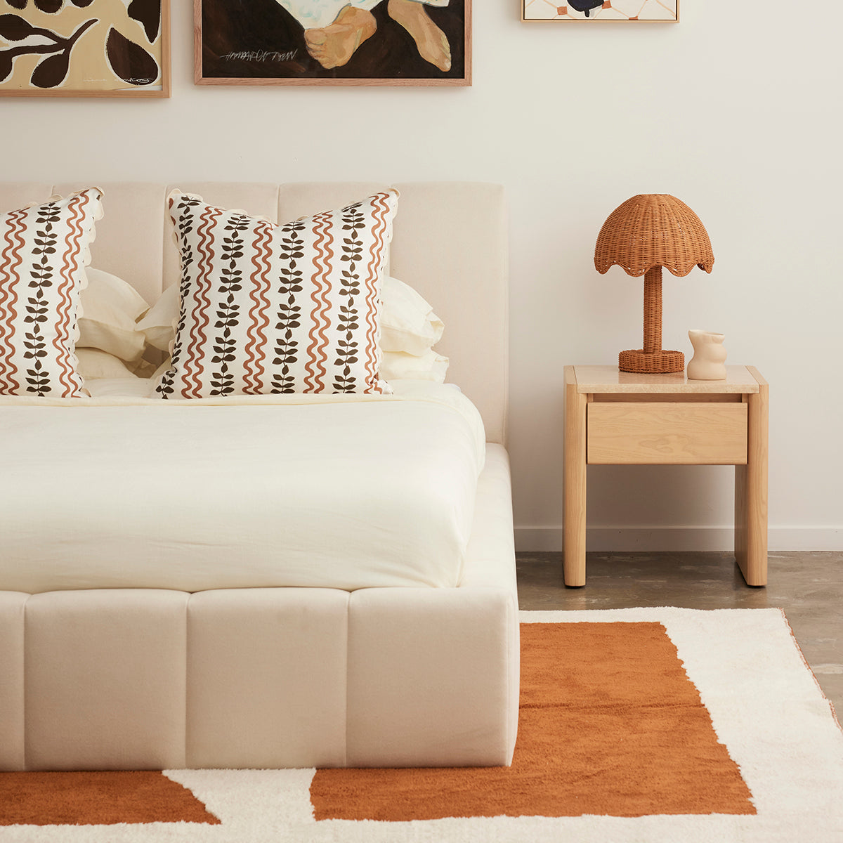Allocco King Bed