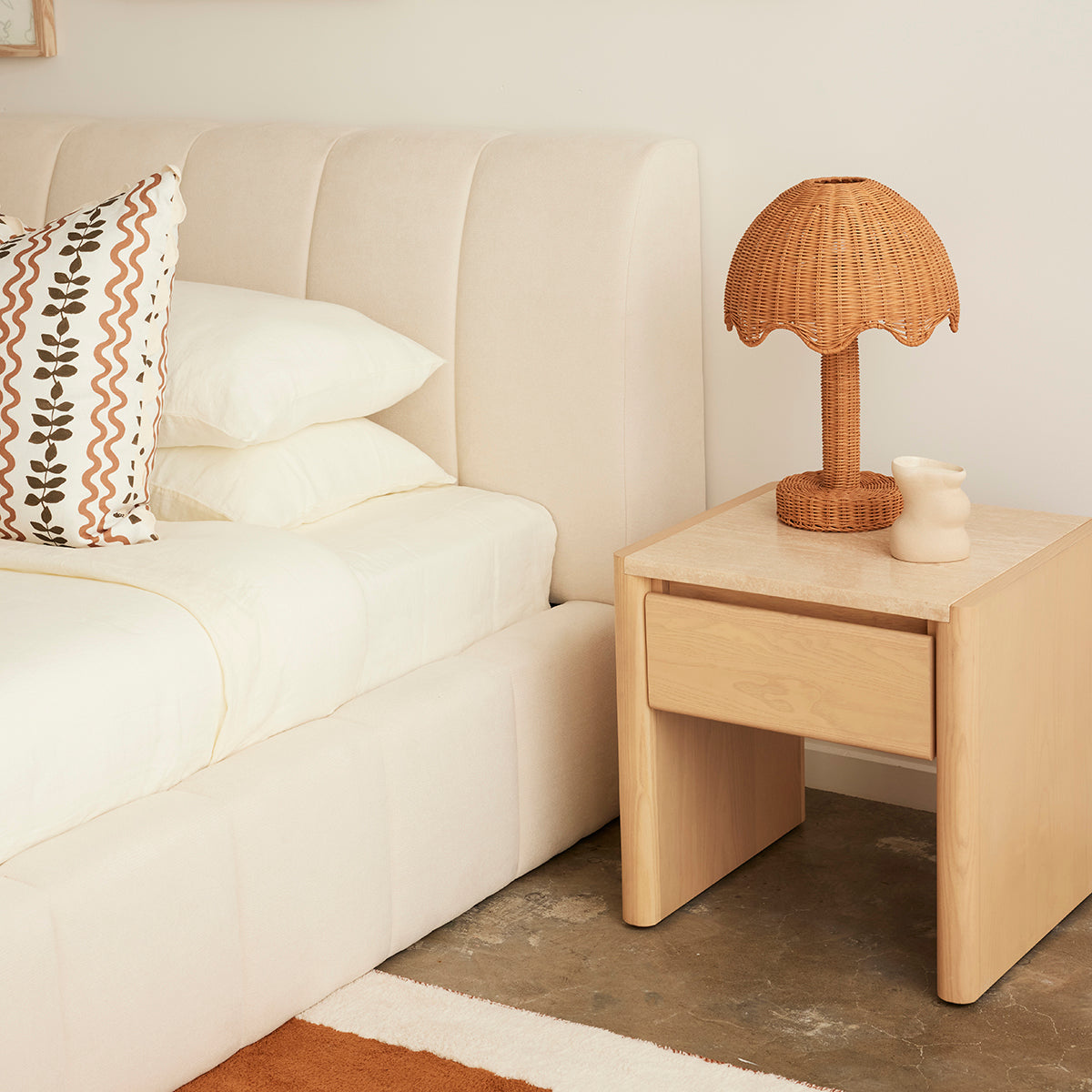 Allocco King Bed