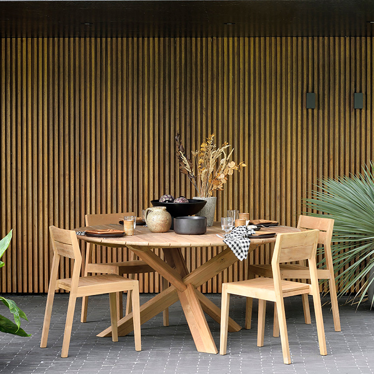 Circle Outdoor Round Dining Table (Teak, 163cm)