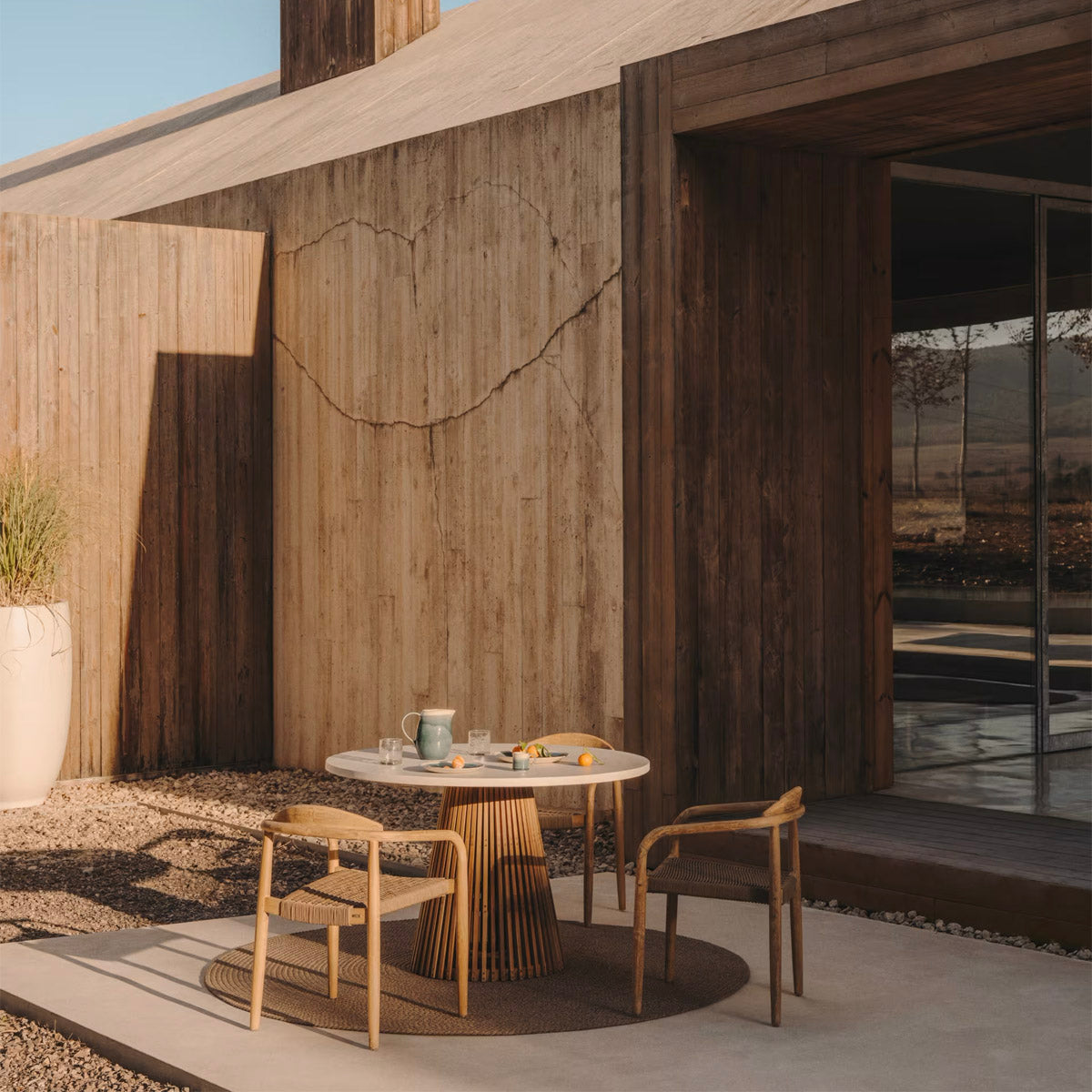 Alcaufar Outdoor Round Table