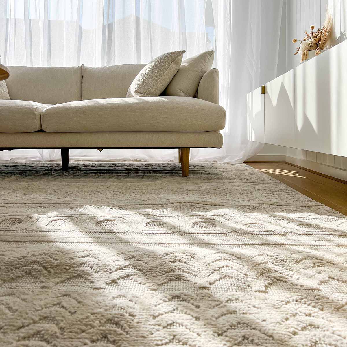 Delphine Tribal Transitional Rug